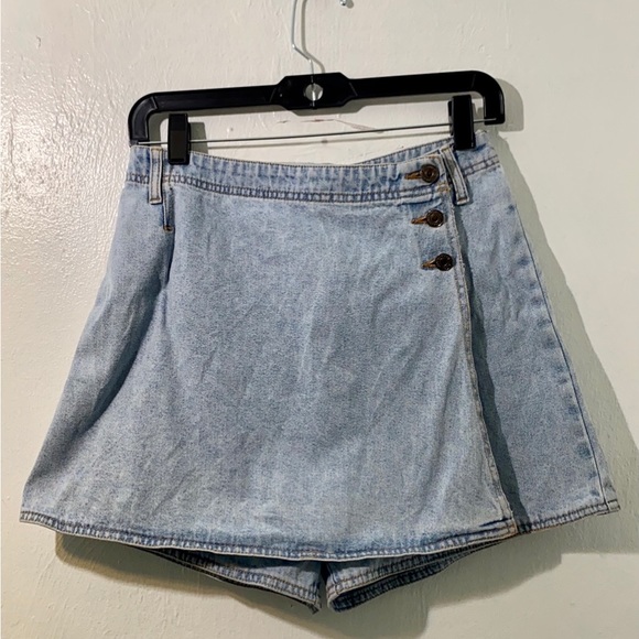 Levi's Pants - Vintage Levi’s High Waist Micro Mini Skort .Has some distressing.Size 8